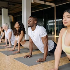 10 séances de yoga collectif