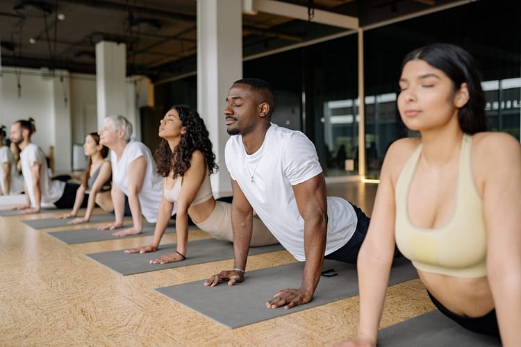 10 séances de yoga collectif